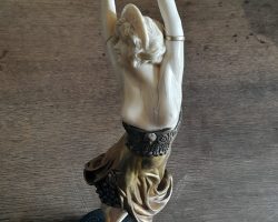 (Frankreich, 1880-1950) chryselefantine Skulptur von Claire Jeanne Roberte Colinet