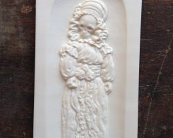Relief einer Kindermumie aus den Katakomben in Palermo