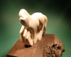 Sleipnir Sleipnir, das achtbeinige Pferd Odins aus Mammutelfebein geschnitzt aus einem Mooreichensockel